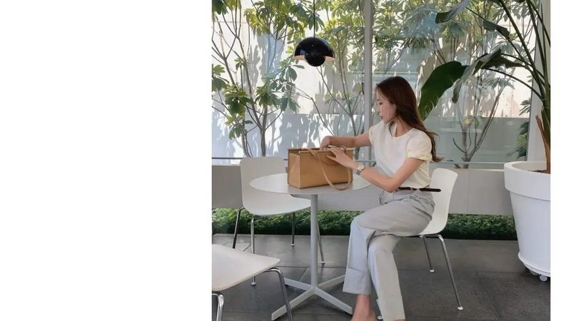 白班月嫂的收费标准通常由以下几个因素构成：